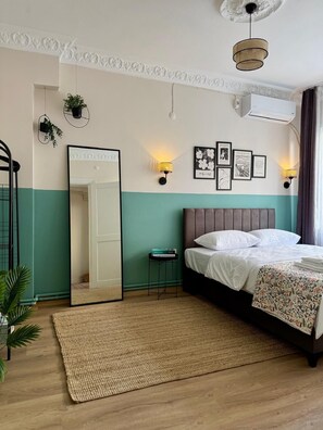 2 bedrooms, desk, iron/ironing board, WiFi