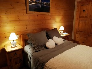 3 Schlafzimmer, Schreibtisch, Bügeleisen/Bügelbrett, Reisekinderbett