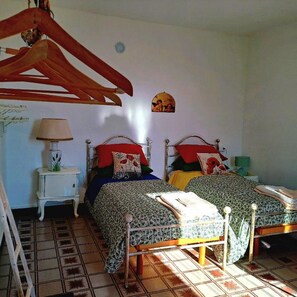 3 bedrooms, desk, WiFi, bed sheets