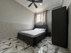 2 slaapkamers, een strijkplank/strijkijzer, gratis wifi, rolstoeltoegang