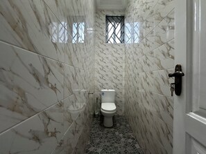 Ducha y papel higiénico