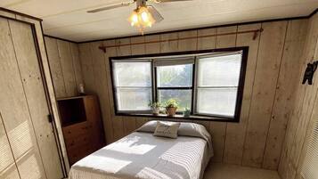 3 bedrooms, WiFi, bed sheets