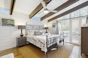 3 bedrooms, iron/ironing board, Internet, bed sheets