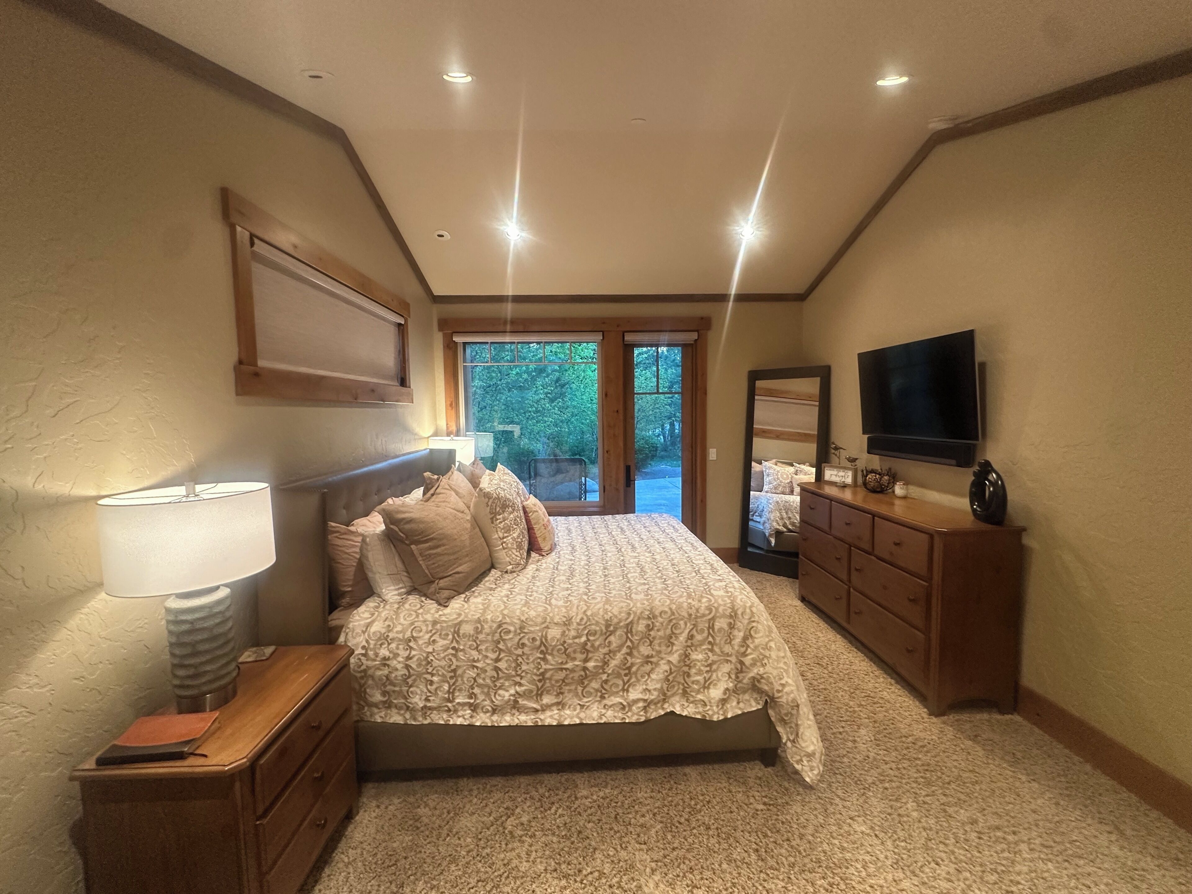 3 chambres, bureau, fer et planche à repasser, lit parapluie