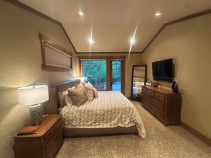 3 chambres, bureau, fer et planche à repasser, lit parapluie