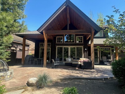 Luxury Lodge Retreat in the Heart of Suncadia – Walk to Golf, Winery & Trails