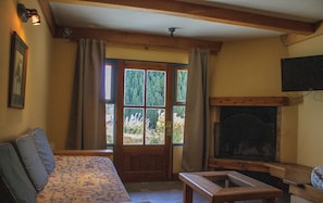 Comfort Chalet, 2 Bedrooms, Patio, Courtyard View | Living area - Rupu Pehuen Resort (San Carlos de Bariloche)