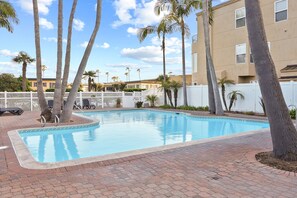 A heated pool - Oceanfront Paradise with Sunset Balcony, Pool, Spa, Beach Access & Parking (San Diego)