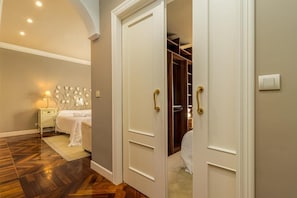 4 chambres, fer et planche à repasser, lit parapluie, Wi-Fi gratuit