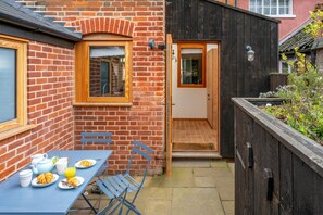 تناول الطعام بالخارج