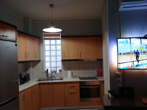 Kühlschrank, Mikrowelle, Ofen, Geschirrspüler