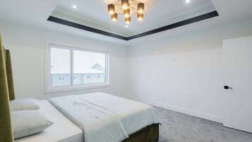 4 bedrooms, iron/ironing board, WiFi, bed sheets