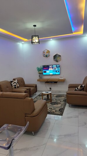 Living area - Apartment with backyard (Rufisque)