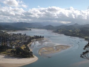 Beach - Hosts on the Coast The Harbourview Tairua (Tairua)