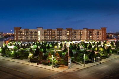 Chic 1-bedroom Luxe apartment with AC, fitness room in fabulous Downtown Dallas