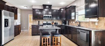 5BD Lakeview Retreat - Fire Pit, Pool Table & BBQ
