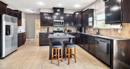 5BD Lakeview Retreat - Fire Pit, Pool Table & BBQ