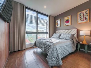 1 habitación, escritorio, tabla de planchar con plancha y wifi 