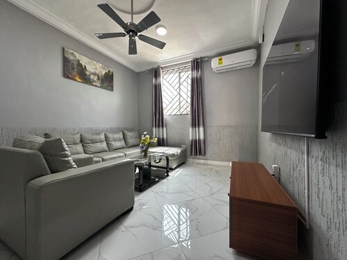Modern 2-Bedroom Apartment - Rose Villa Suite G4, Near Beach with Pool Access