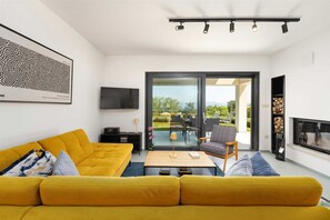 Smart TV, chimenea