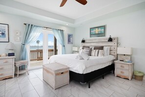 4 bedrooms, desk, iron/ironing board, free WiFi - Sunset Cove ~ Amazing Waterfront Oasis “Includes kayaks” (Rockport)