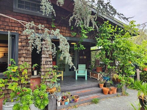 An elegant Craftsman's house with a modern garden studio and a huge backyard