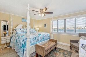 2 slaapkamers, een strijkplank/strijkijzer, gratis wifi, beddengoed