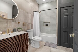Condo, City View | Bathroom - Kid Friendly-Parking-Roof Deck (Philadelphia)