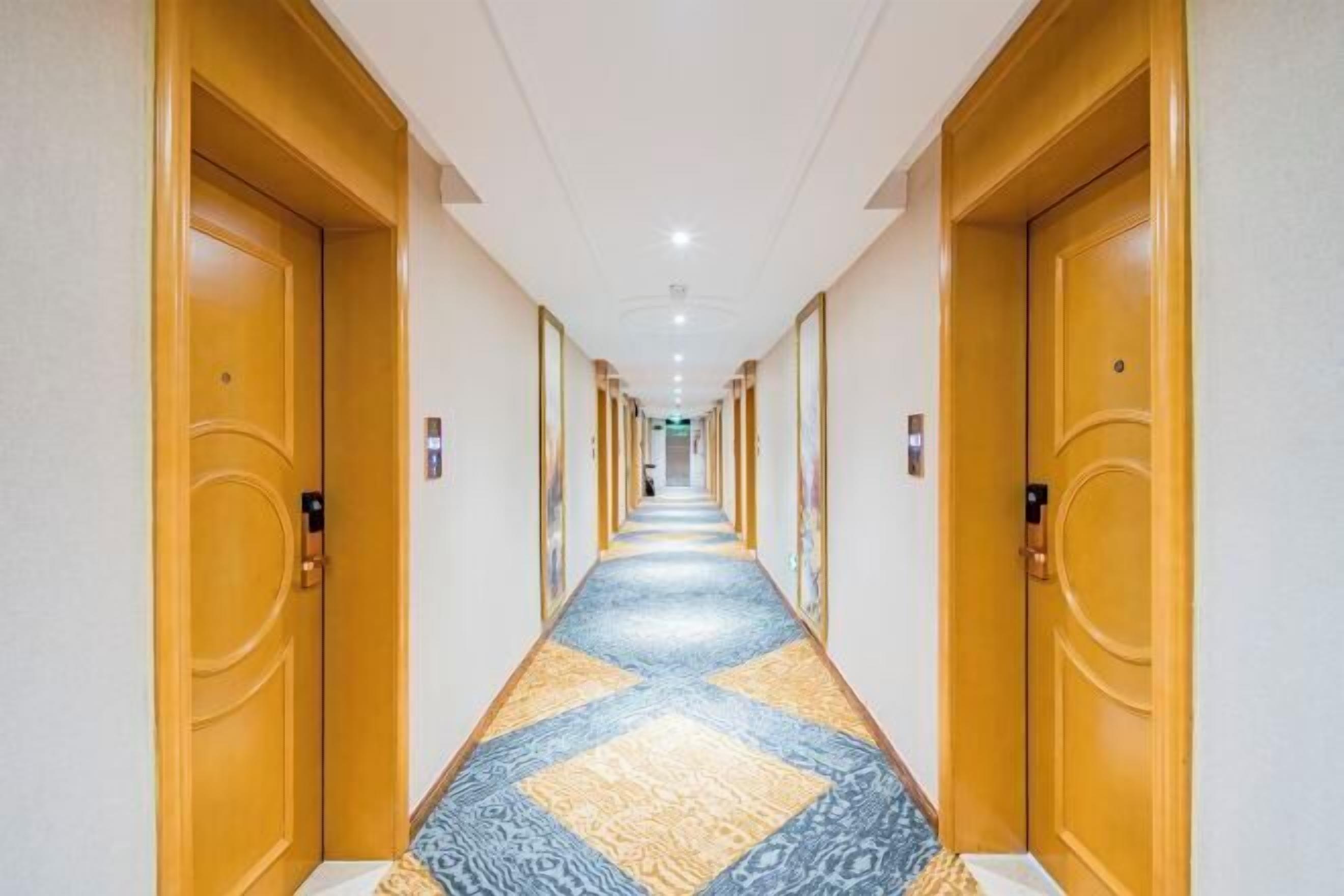 المنشأة من الداخل