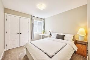 7 Schlafzimmer, Bügeleisen/Bügelbrett, WLAN, Bettwäsche