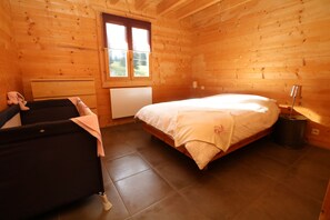 4 chambres, fer et planche à repasser, lit parapluie, Wi-Fi gratuit