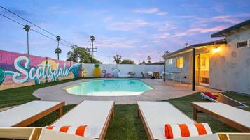 Kolam renang terbuka, kolam dipanaskan