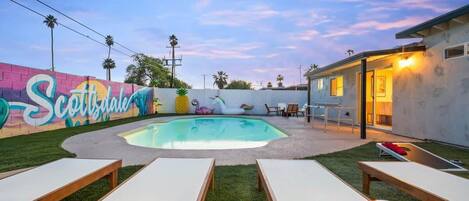 حمّام سباحة خارجي، حمّام سباحة مُدفَّأ