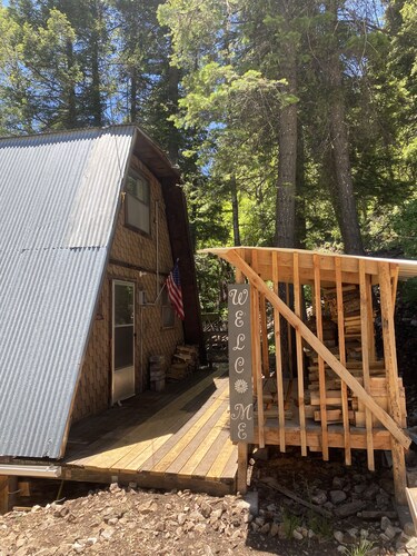 Elk Trail Lookout- Tranquil cabin with WiFi- 2 bedrooms available
