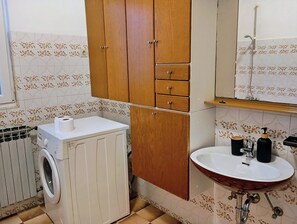 Apartment | Bathroom