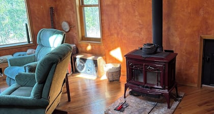 Magnificent Mountain Retreat.
Hundreds of secluded acres to roam.
Pet friendly