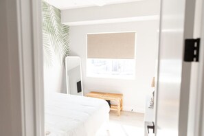 2 Schlafzimmer, Schreibtisch, Bügeleisen/Bügelbrett, Reisekinderbett