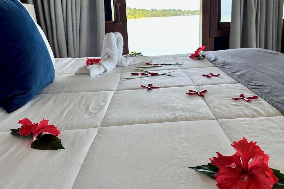 Deluxe bungalow, uitzicht op zee | 2 slaapkamers, een kluis op de kamer, verduisterende gordijnen