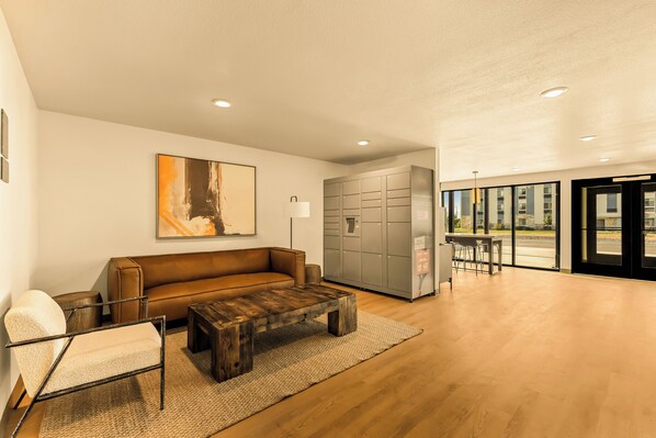 Reception - LivAway Suites Seattle-Renton (Renton)