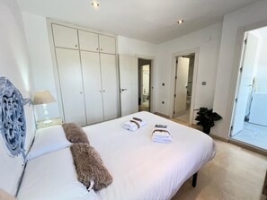 3 chambres, fer et planche à repasser, Wi-Fi, literie fournie