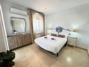3 bedrooms, iron/ironing board, WiFi, bed sheets