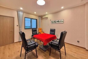A room with a table, four chairs, a red tablecloth, a window, and a door. - Celebrity Youngsun Xinhua Hotel (Mianyang)