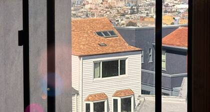 Amazing City Views Free Parking & King Bed