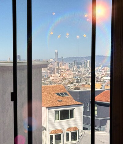 Vistas a la Ciudad, Estacionamiento Gratis y Cama King - Cerca de The Castro!