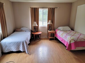 1 bedroom, desk, free WiFi, bed sheets