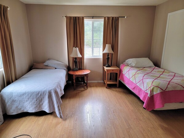 1 dormitorio, escritorio, wifi gratis y ropa de cama