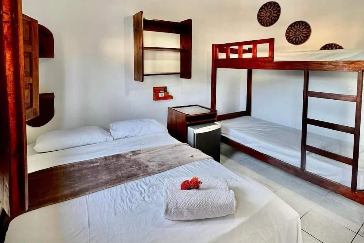 Family Quadruple Room | Free WiFi, bed sheets