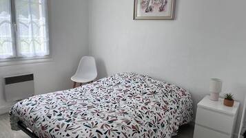 2 chambres, fer et planche Ă repasser