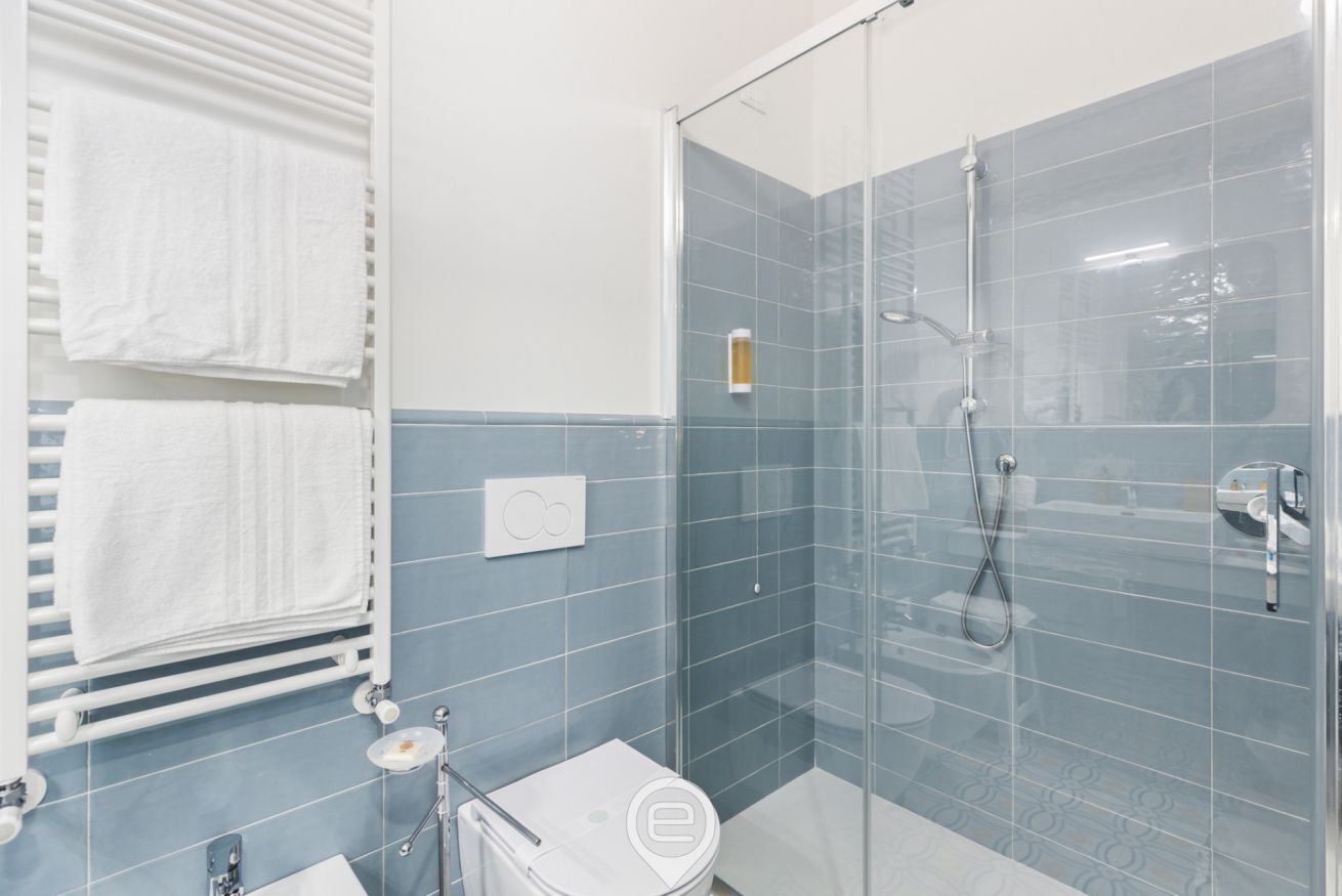Dusche, Haartrockner, Bidet, Handtücher