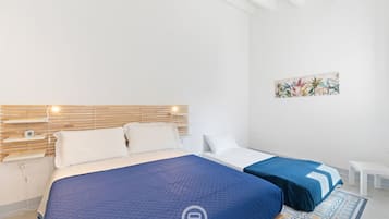 1 bedroom, bed sheets